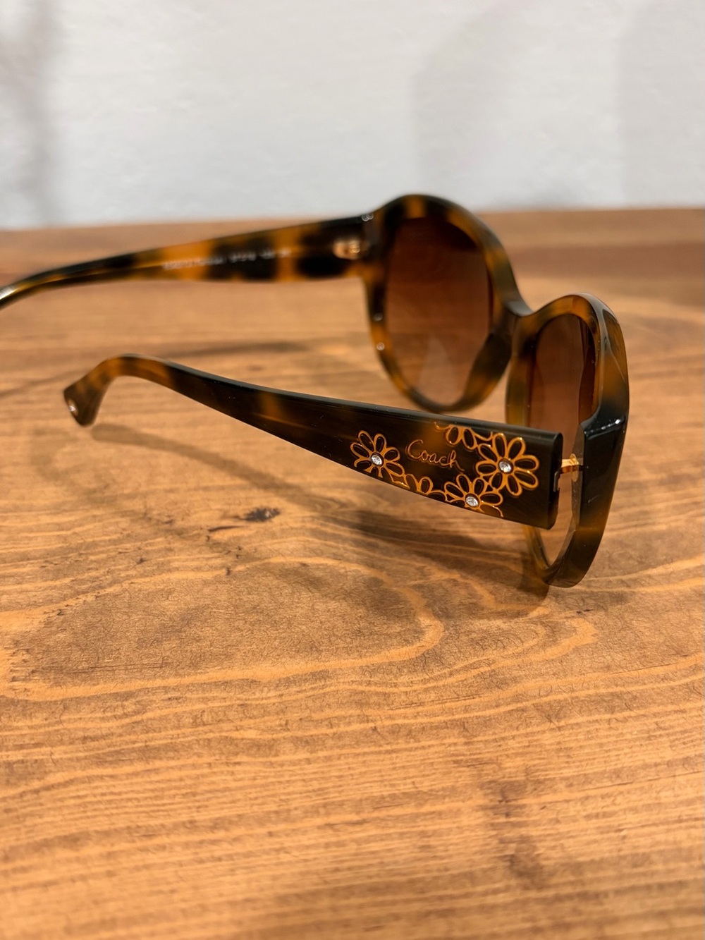 Coach Women's Tortoiseshell Sunglasses with Brown Gradient Lenses - Picture 3 of 6